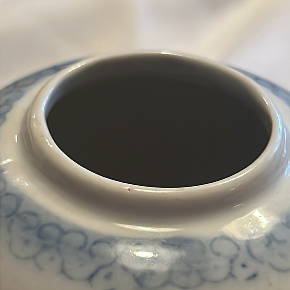 Chinese Cobalt Blue & White Floral Pattern Ceramic Porcelain Ginger Jar. - Picture 12 of 12